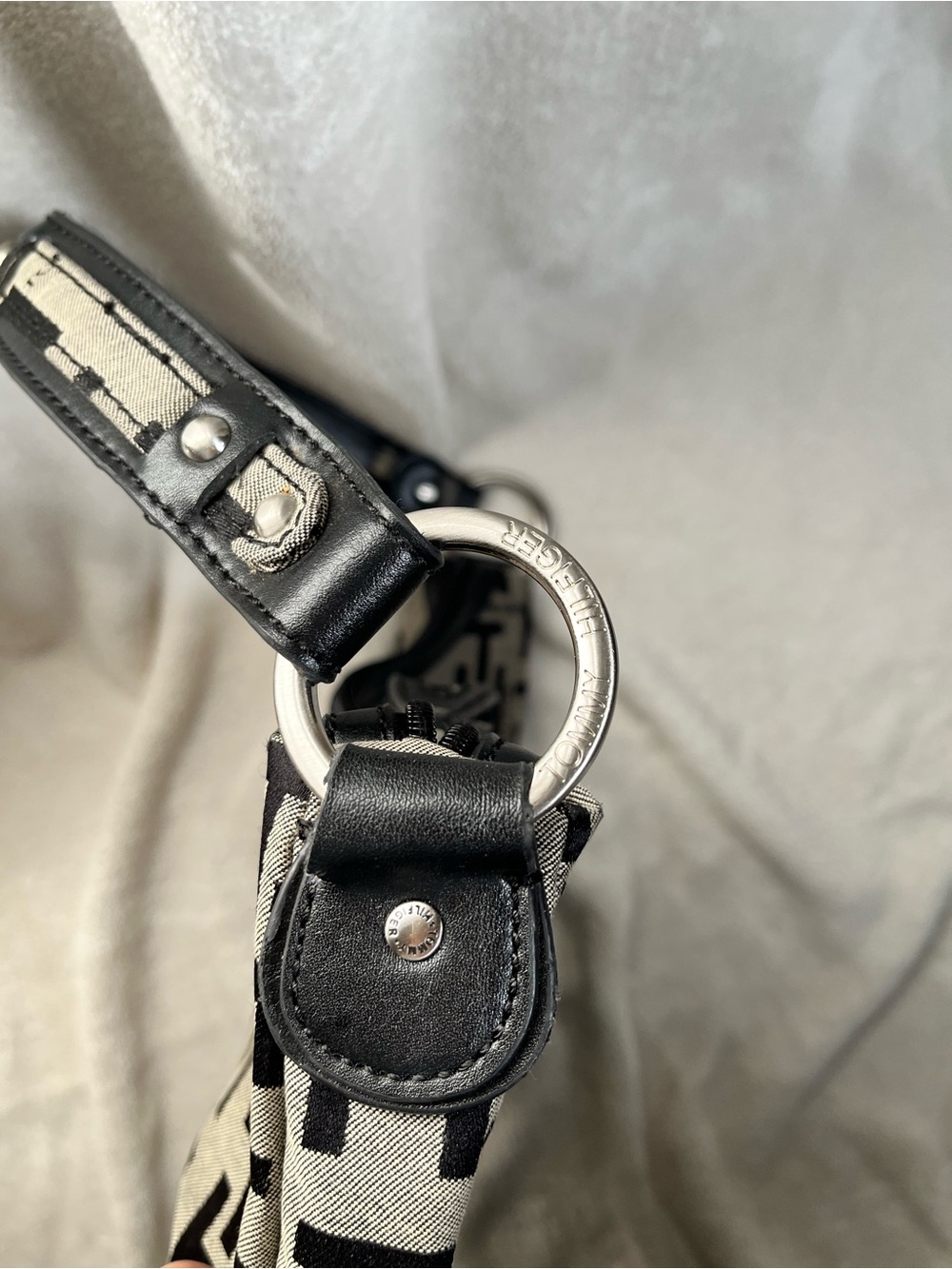 Tommy Hilfiger Beige and Black Monogram Shoulder Bag - Picture 7 of 9